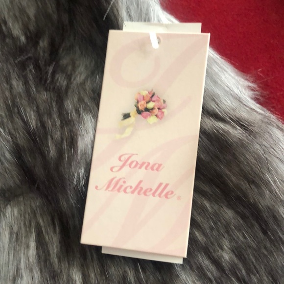 Faux fur vest - Picture 2 of 3